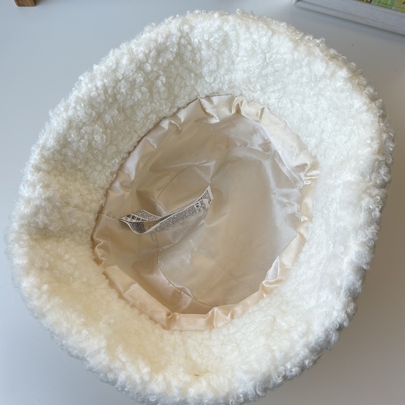 F21 teddy bucket hat - Picture 2 of 2